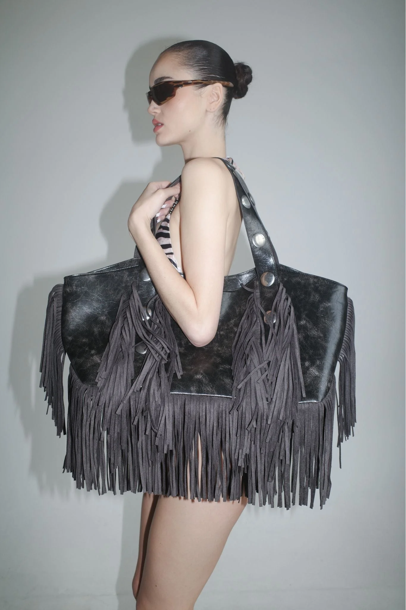 CHROMA FRINGE BAG  - BLACK - Image 6