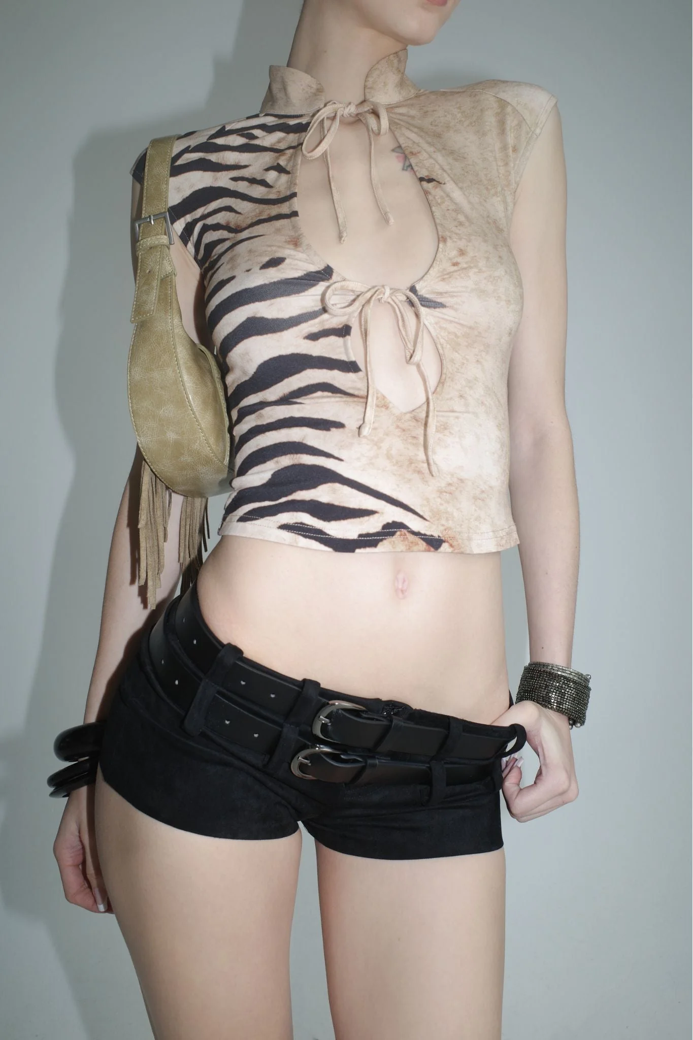 GEORGIA BELTED SHORT - BLACK - Image 4