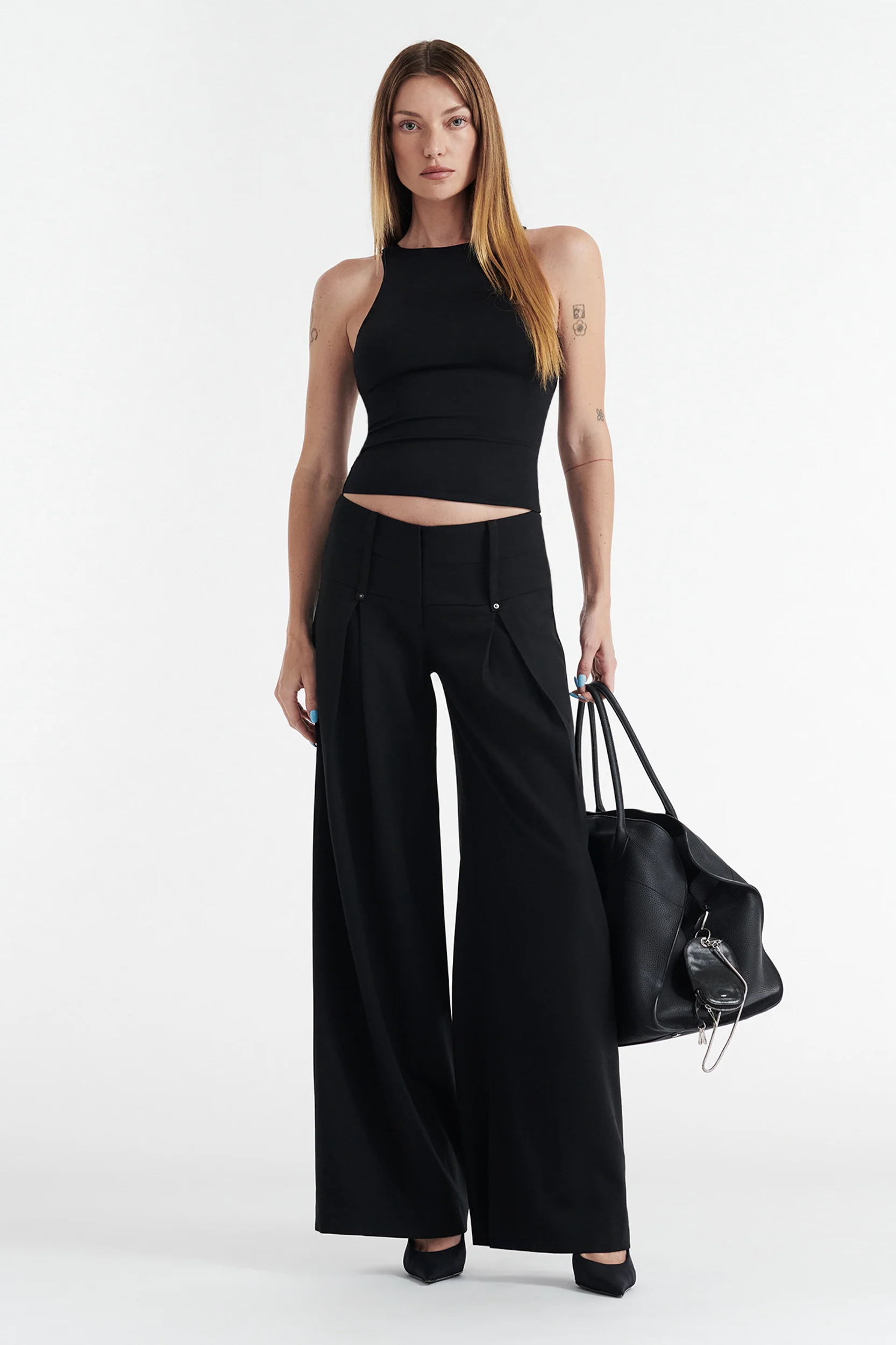 SOPHIE BASIC SLEEVELESS TANK WITH SHELF BRA - BLACK - Image 3