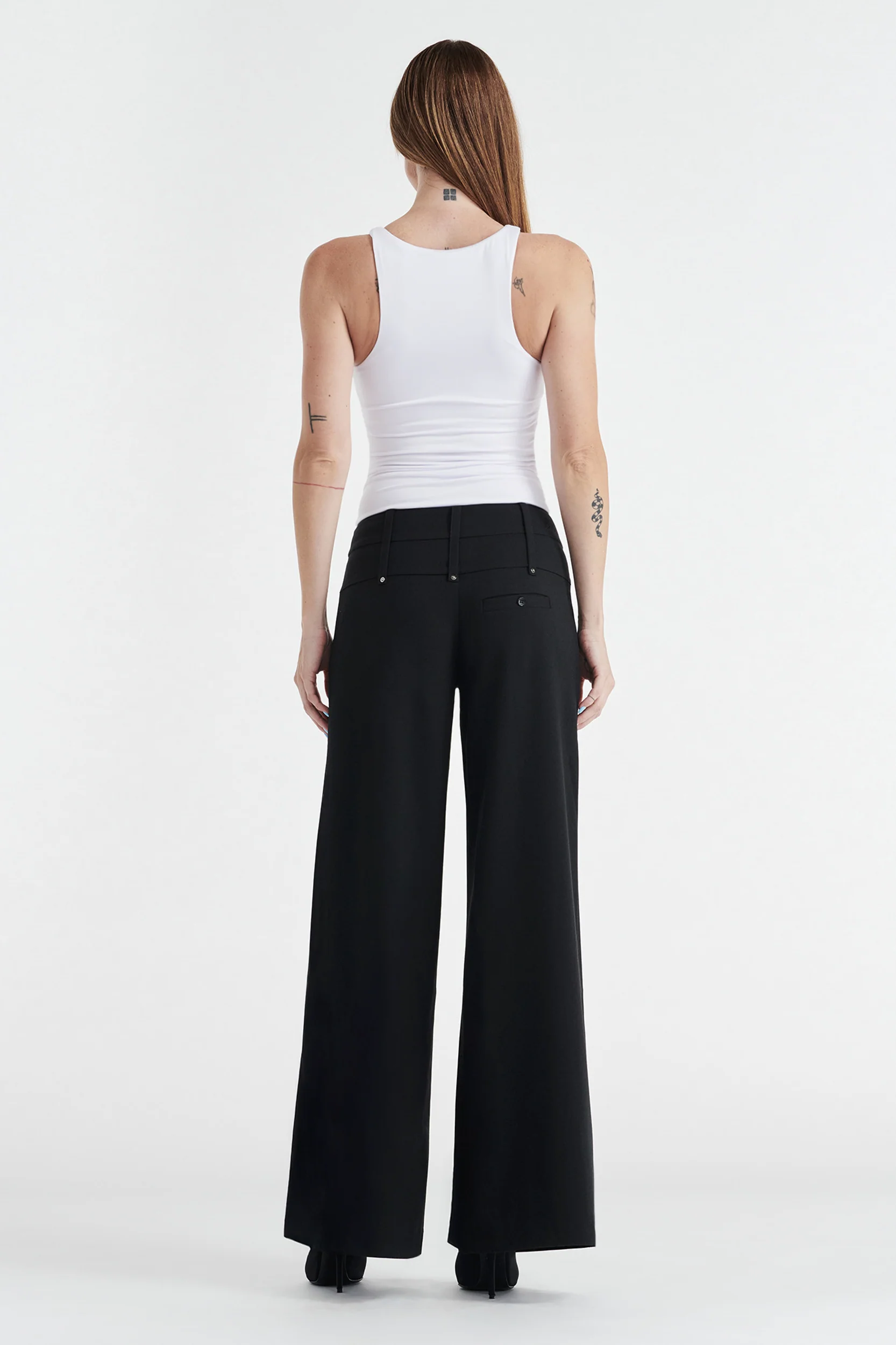 SOPHIE BASIC SLEEVELESS TANK WITH SHELF BRA - WHITE - Image 3