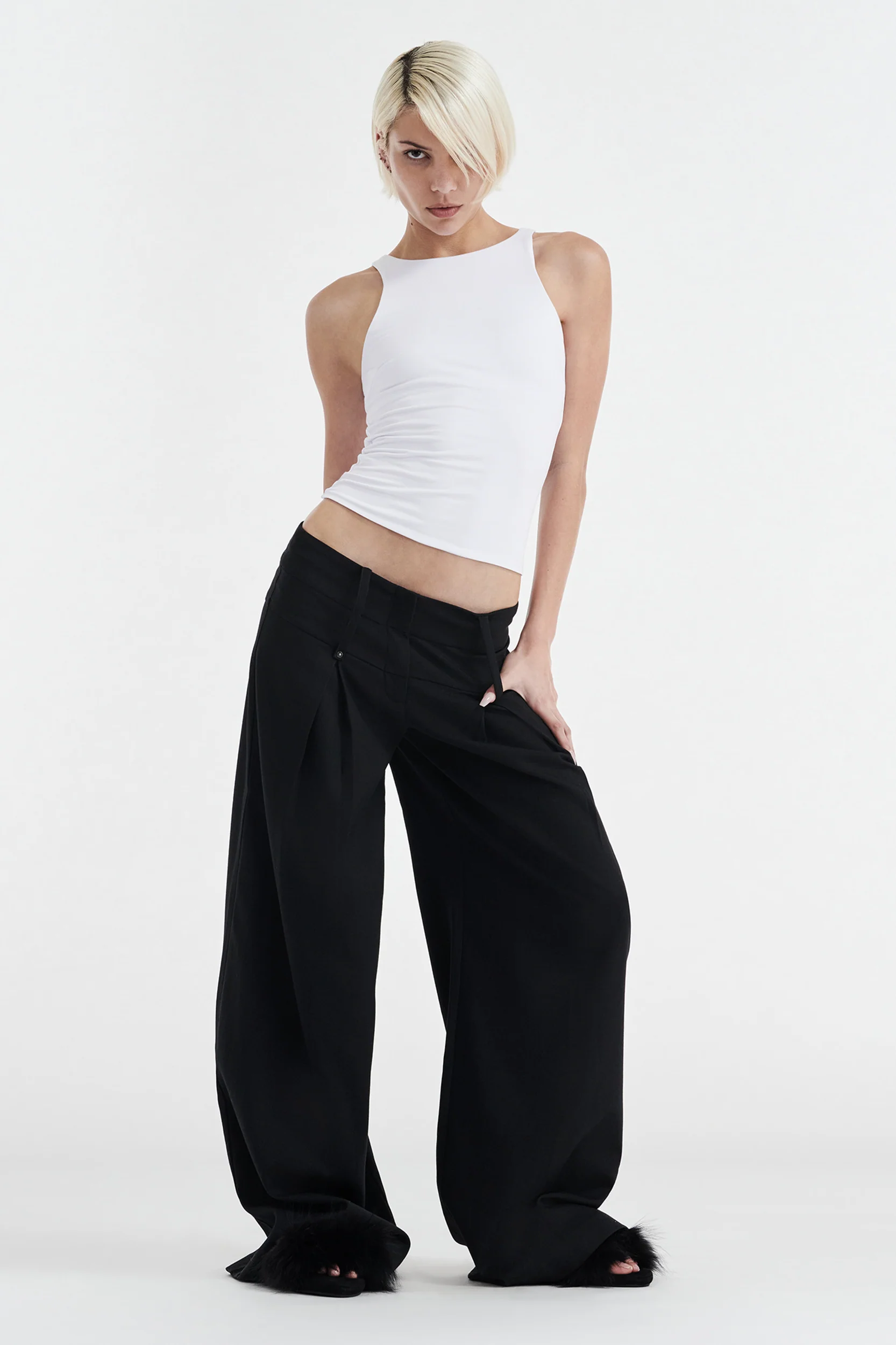 SOPHIE BASIC SLEEVELESS TANK WITH SHELF BRA - WHITE - Image 4